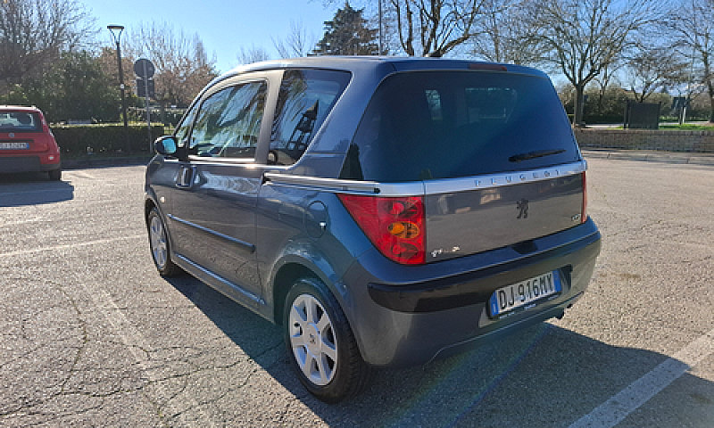 Peugeot 1007...