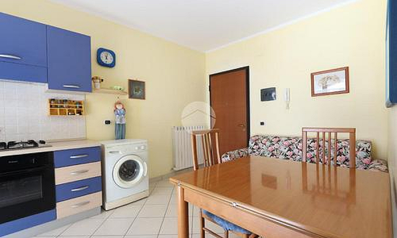 3 Locali A Alba Adri...