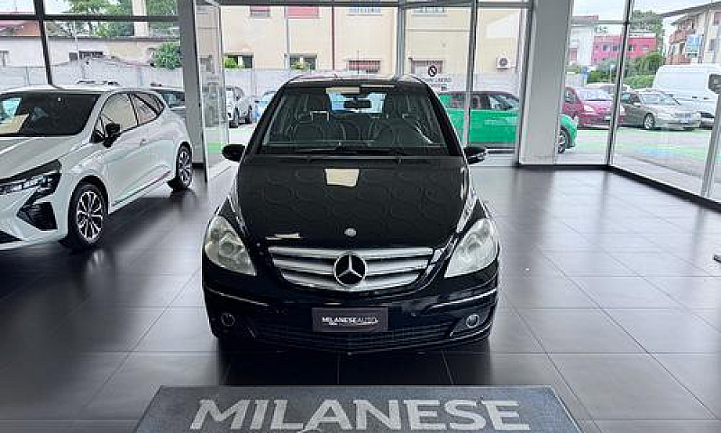 Mercedes-Benz B 180 ...