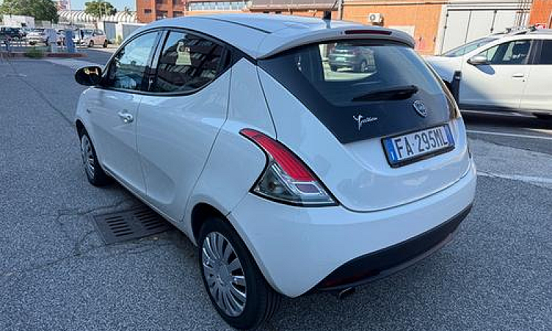 Lancia Ypsilon 1.2 6...