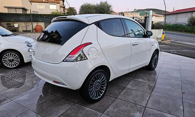 Lancia Ypsilon 1.2 6...