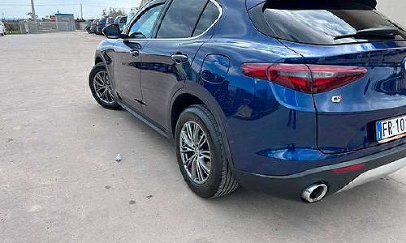 Alfa Romeo Stelvio 2...