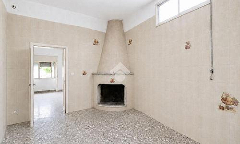 4 Locali A Monteroni...