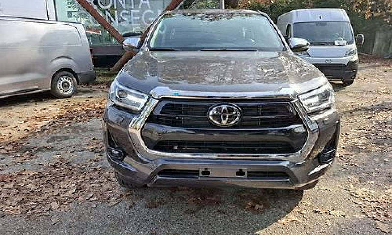 Toyota Hilux 2.4 D-4...