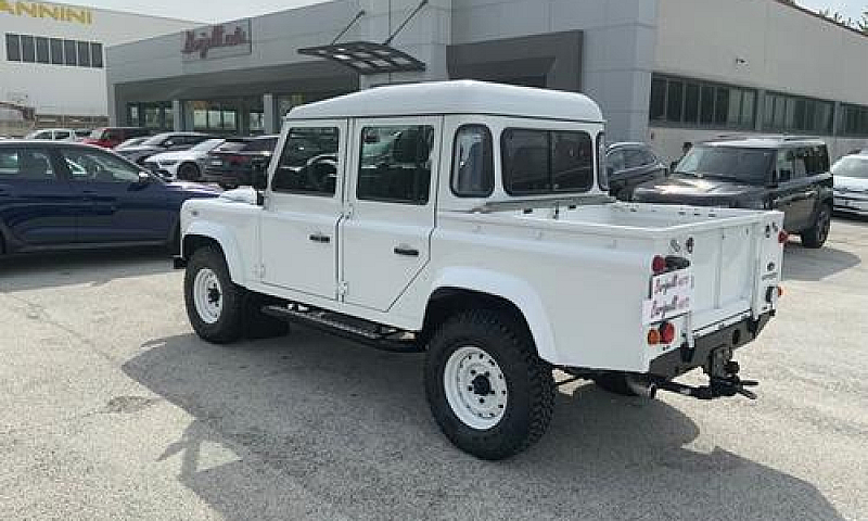 Land Rover Defender ...