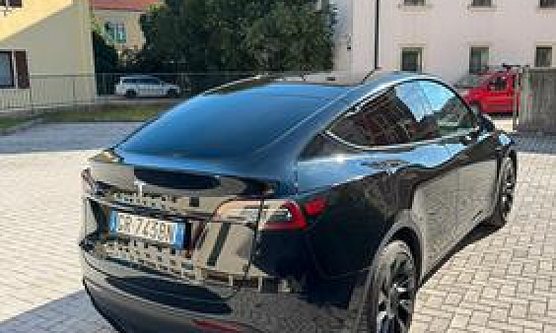 Tesla Model Y Agosto...