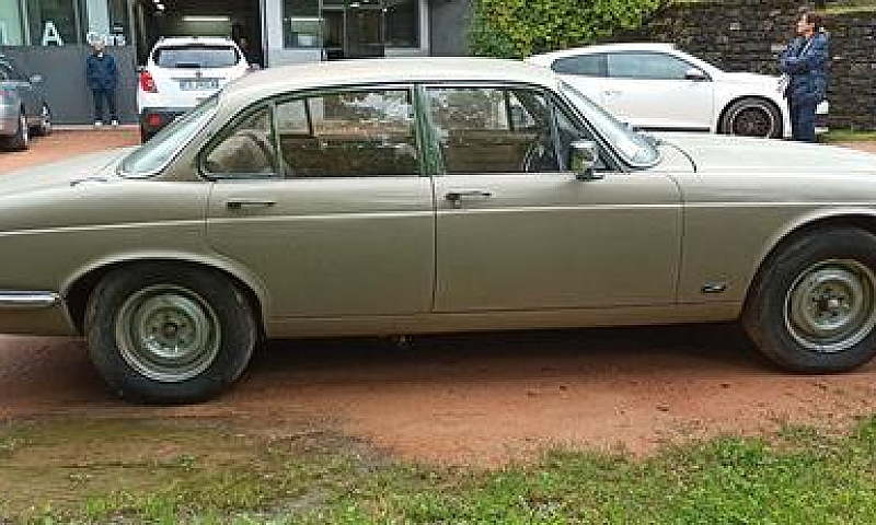 Jaguar Xj6...