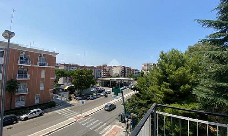 5 Locali A Bari...