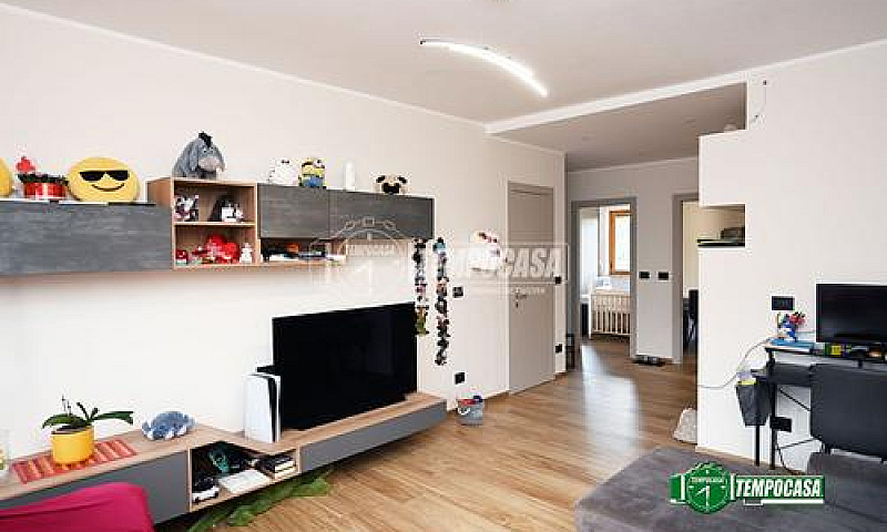 3 Locali In Via Salv...