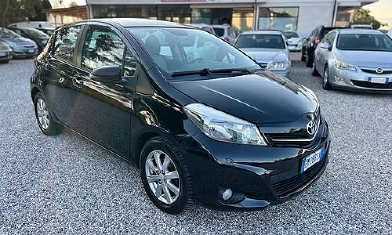 Toyota Yaris 1.3 5 P...