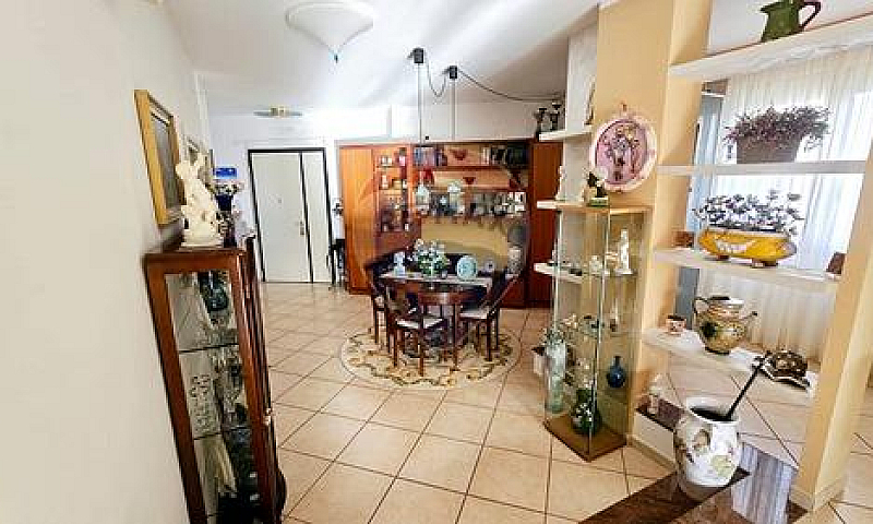 Porzione Di Villa - ...