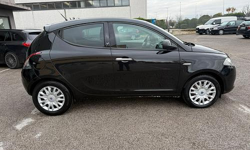 Lancia Ypsilon 1.3 D...