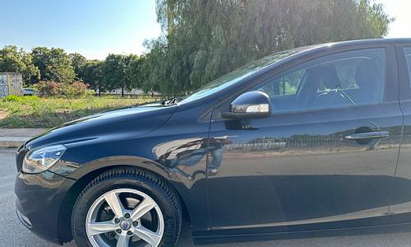 Volvo V40 D3 Kinetic...