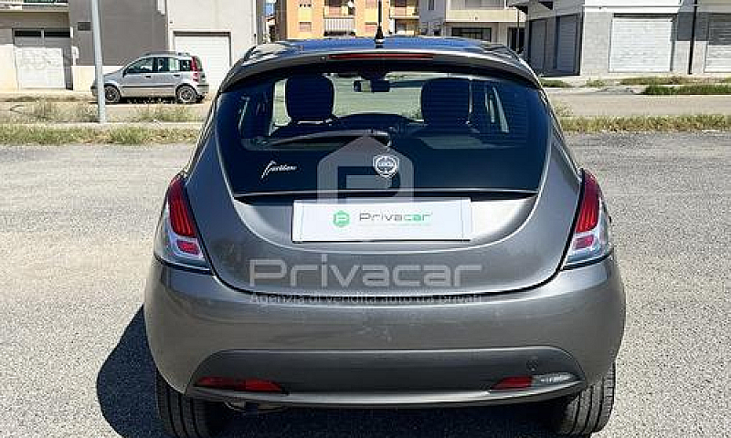 Lancia Ypsilon 1.3 M...