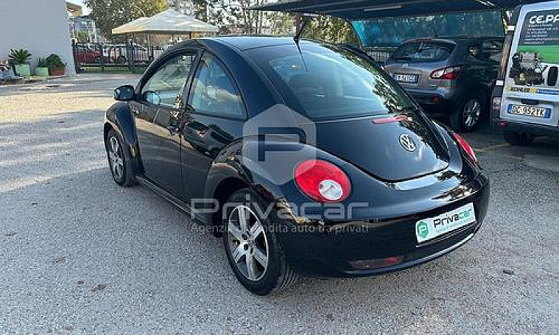 Volkswagen New Beetl...