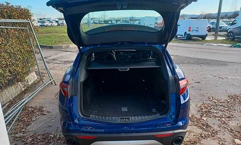 Alfa Romeo Stelvio 2...