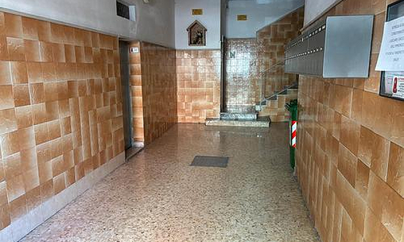 Via Calabria 28...