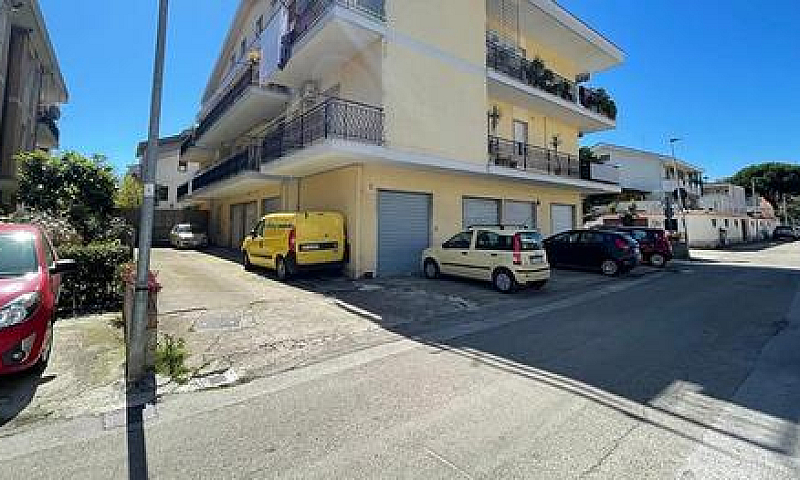 Quadrilocale Con Gar...