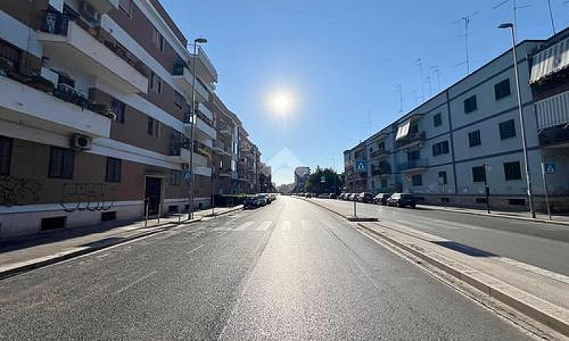 3 Locali A Bari...