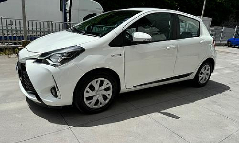 Toyota Yaris 1.5 Hyb...