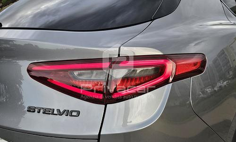Alfa Romeo Stelvio 2...