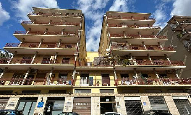 3 Locali A Cosenza...