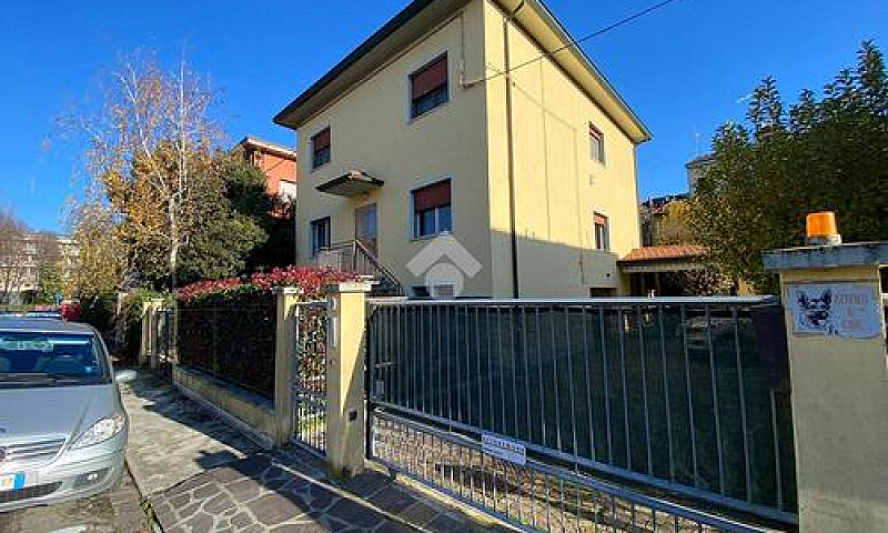 3 Locali A Carpi...