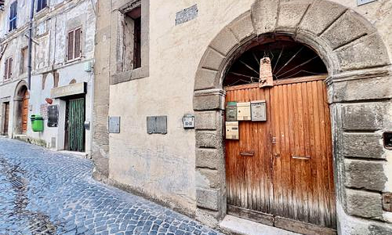Poli: Appartamento C...
