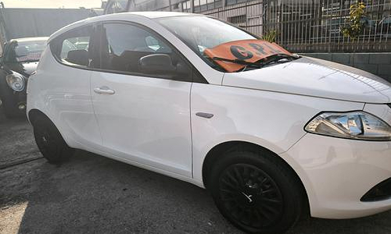 Lancia Ypsilon 1.2 6...