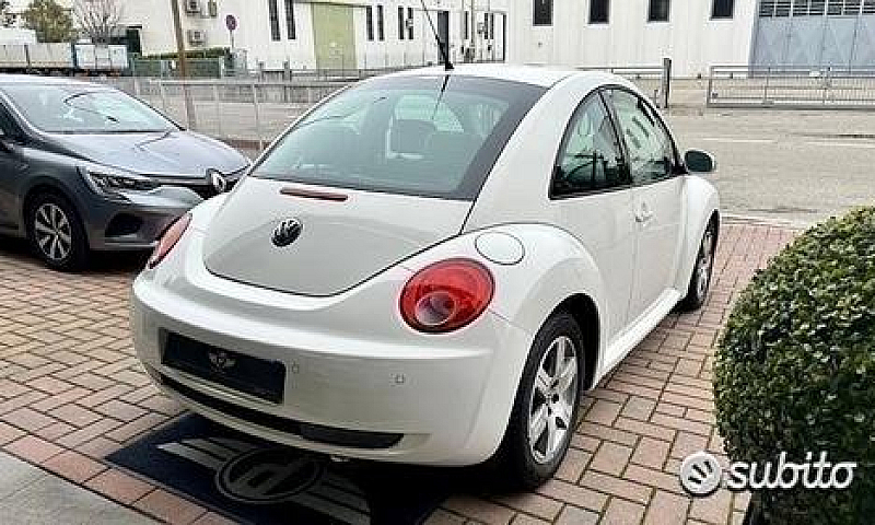 Volkswagen New Beetl...
