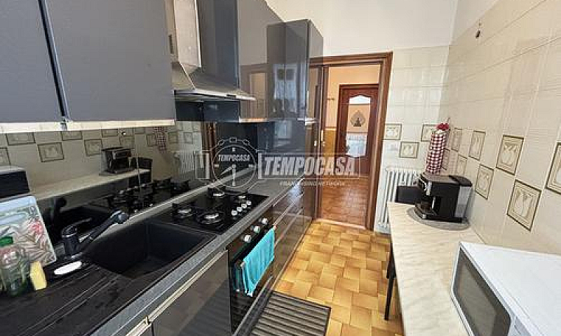 4 Locali Con Cantina...