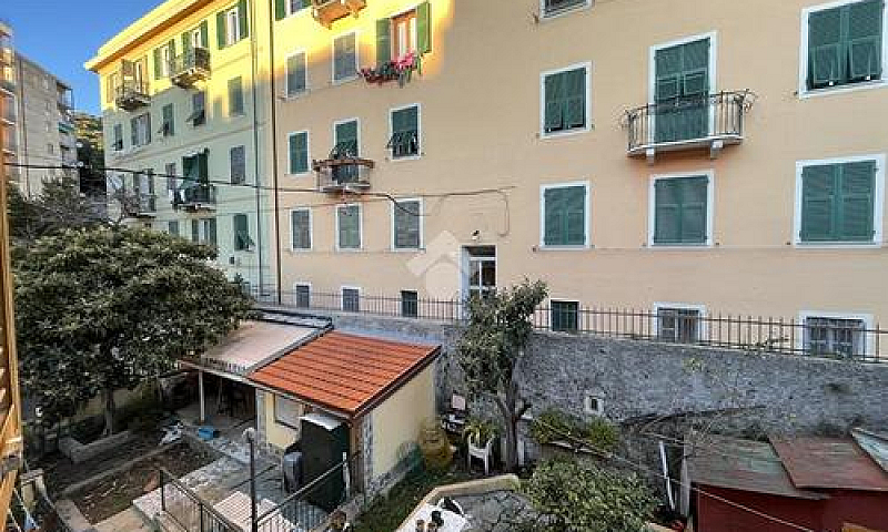 4 Locali A Genova...