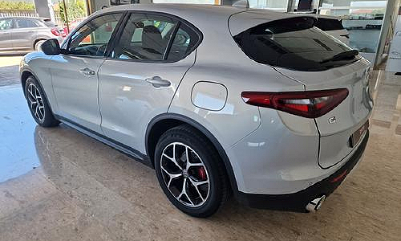 Alfa Romeo Stelvio 2...