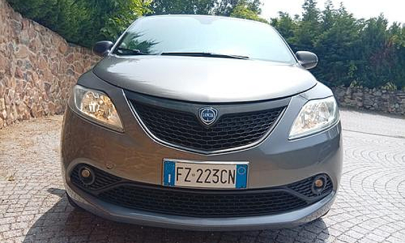 Lancia Ypsilon 1.2 6...