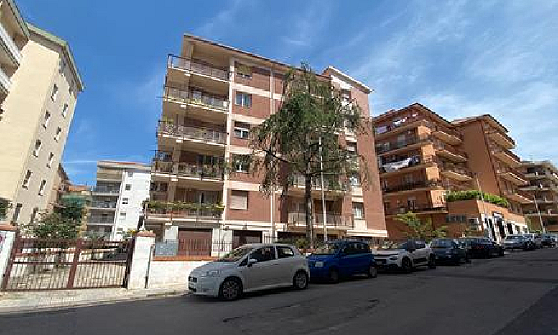 Appartamento Con Box...