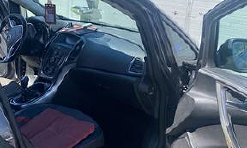 Opel Astra 2011...