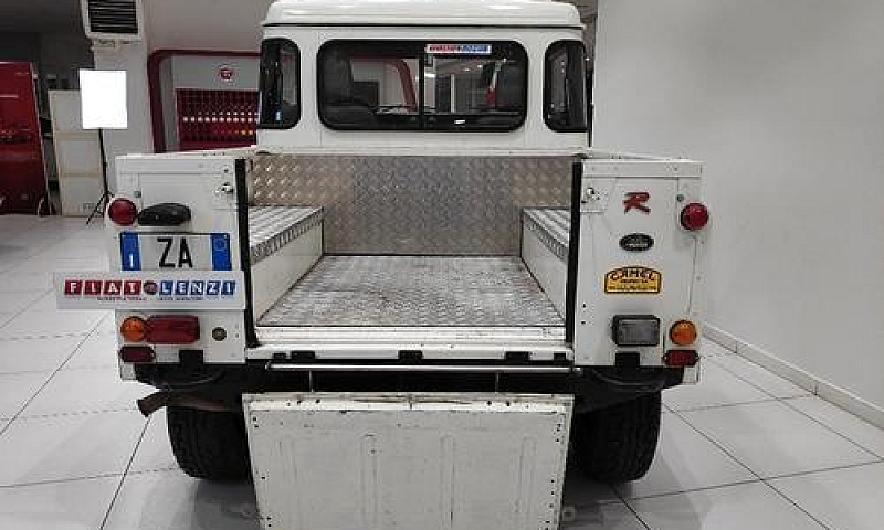 Land Rover Defender ...