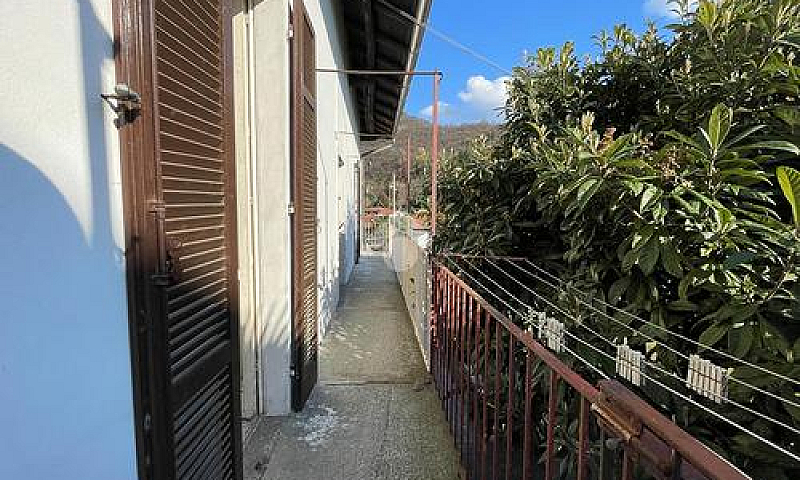 3 Locali A Besano...