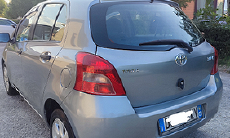 Toyota Yaris 1.0 Ben...