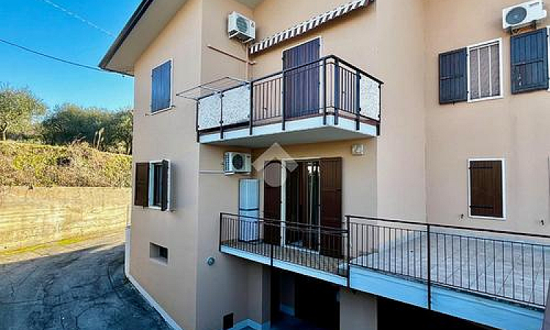 3 Locali A Bardolino...