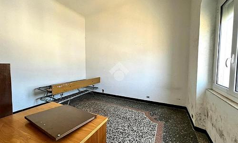 3 Locali A Genova...