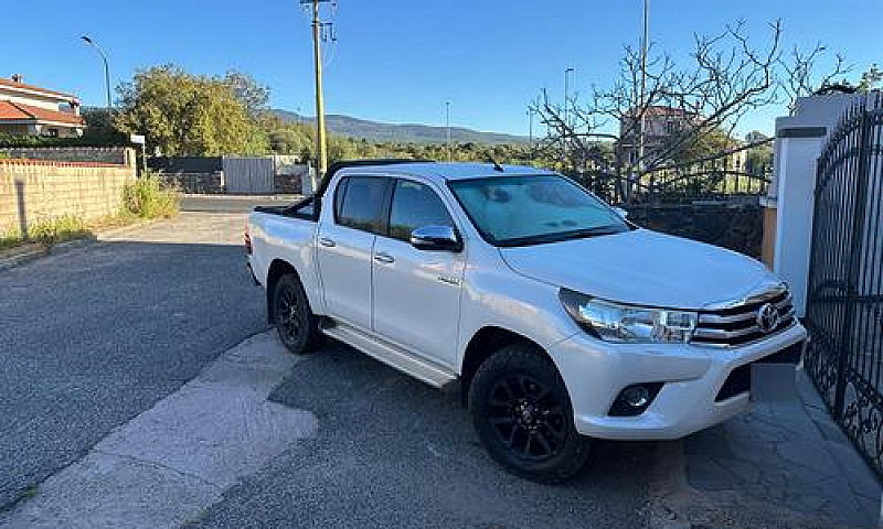Toyota Hilux...