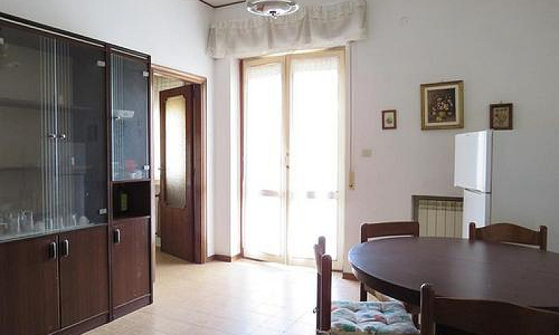 3 Locali A Atri...