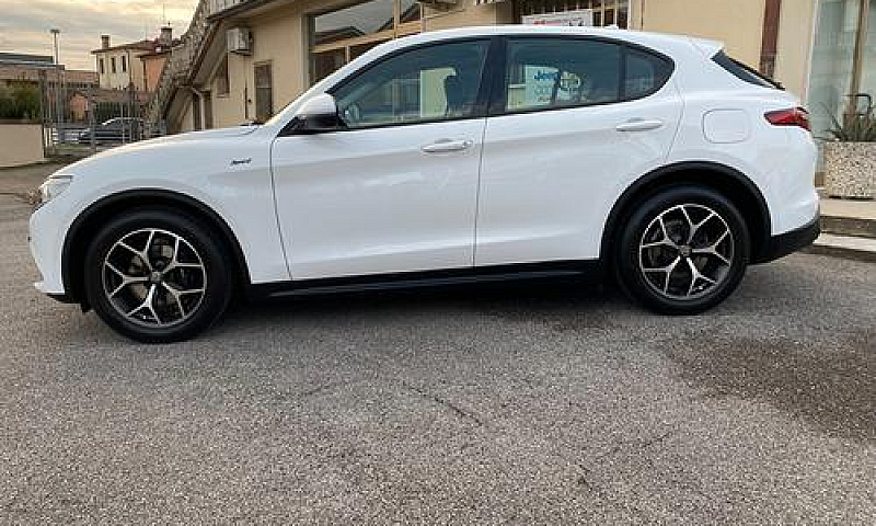 Alfa Romeo Stelvio 2...