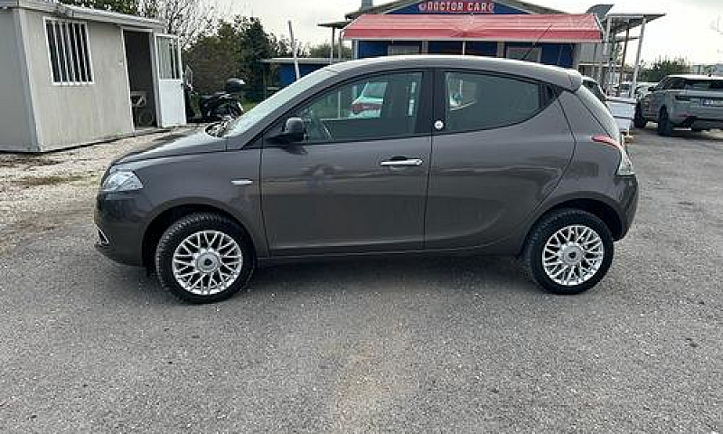 Lancia Ypsilon 0.9 T...