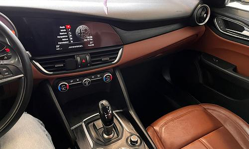 Alfa Romeo Giulia 2....