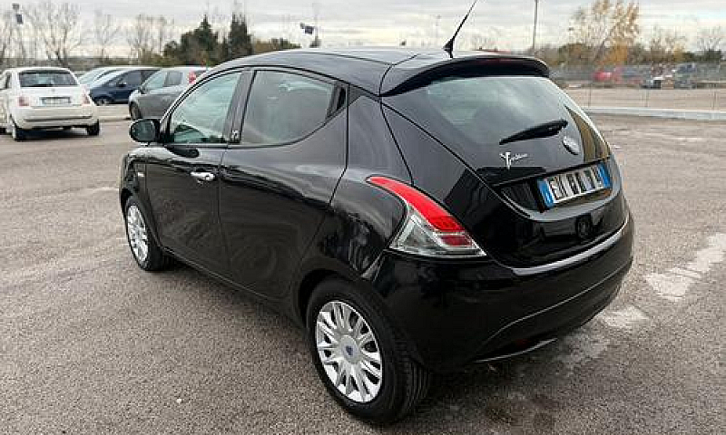 Lancia Ypsilon 1.3 D...