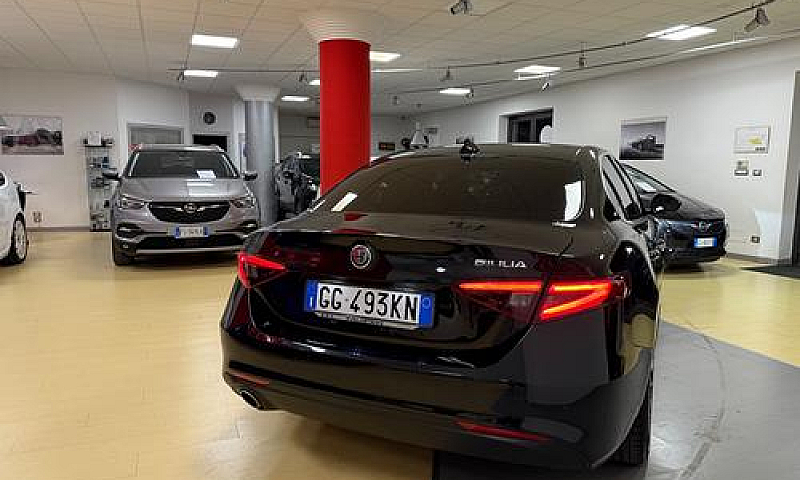 Alfa Romeo Giulia 2....