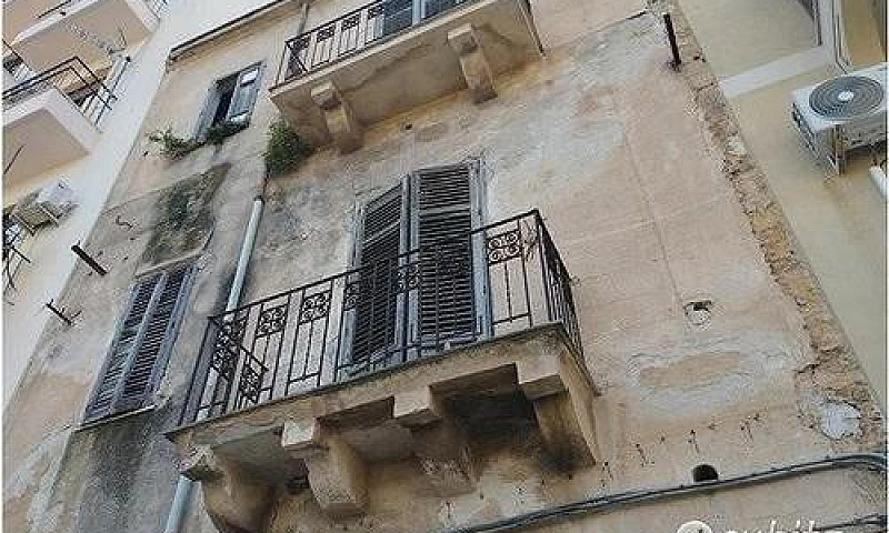 Palazzina Via La Log...