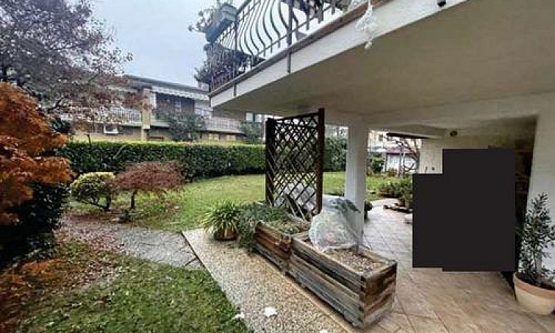 Porzione Di Casa A M...
